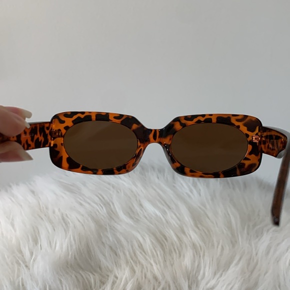 TORTOISE SUNGLASSES - Picture 5 of 6